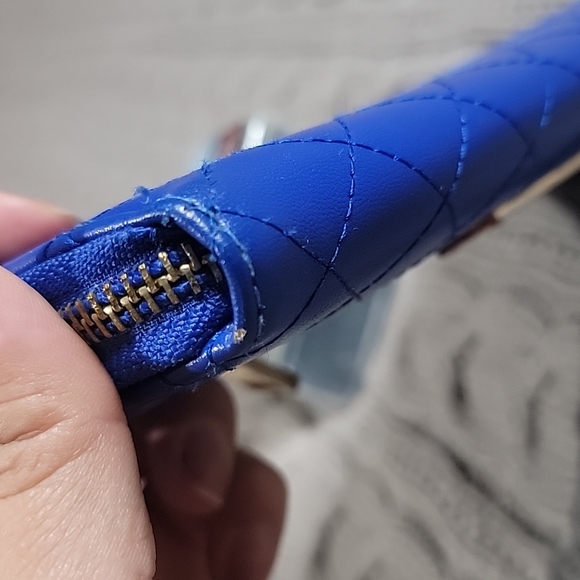 Blue BCBG Quilt Pattern Wallet - Picture 8 of 12